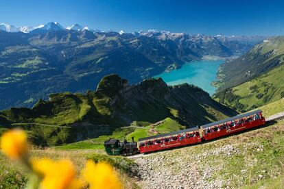 Tren de montaña Brienz Rothorn, en los Alpes Suizos.