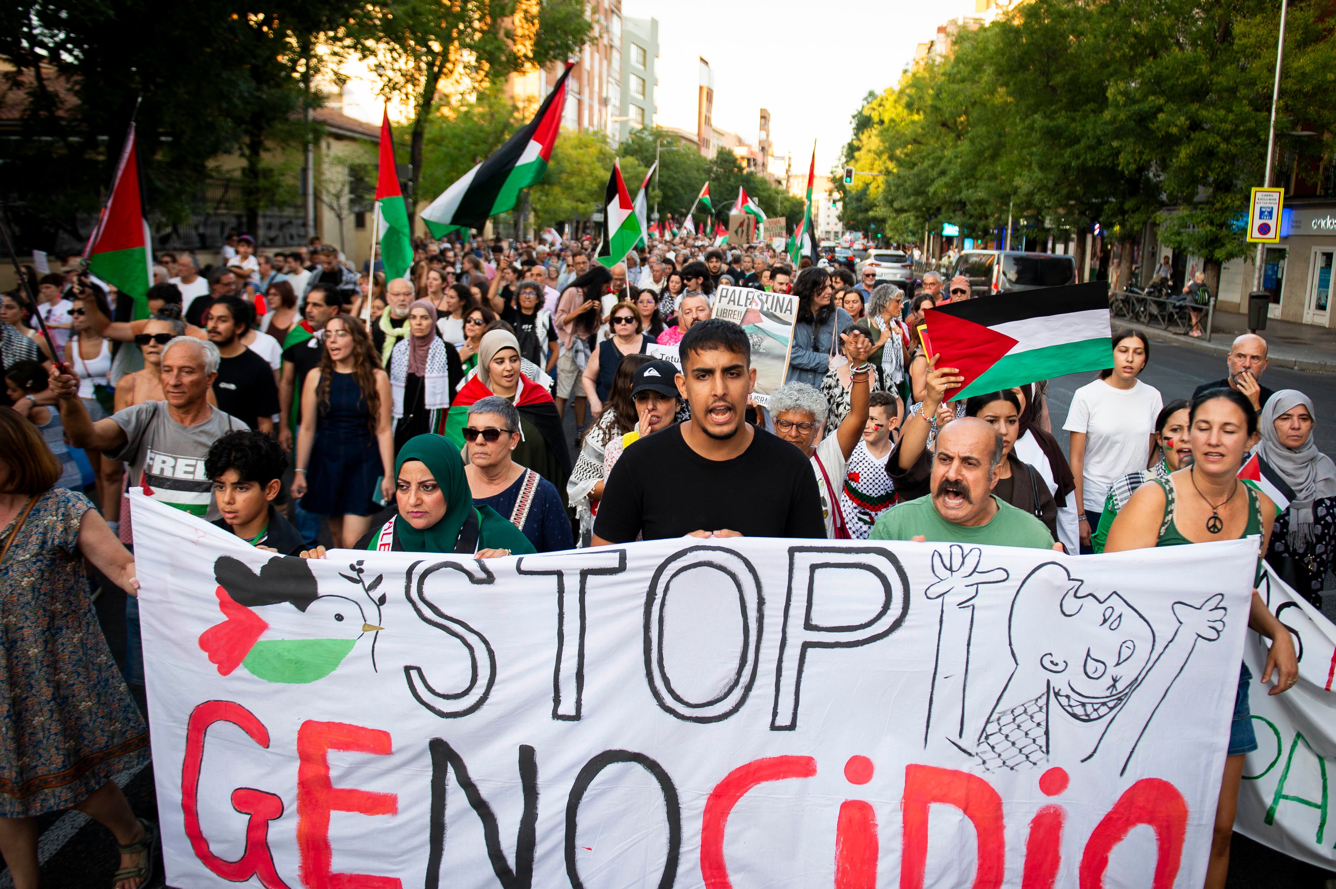 Decenas de manifestantes durante la protesta, este jueves. 