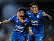 Encuentro entre Cruz Azul y Chivas, en Ciudad de México, el 30 de noviembre.