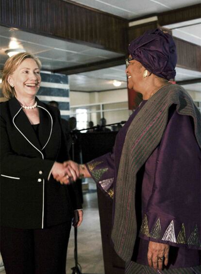 Hillary Clinton y la presidenta de Liberia, Ellen Johnson-Sirleaf.