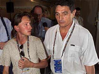 Yegorova, con un miembro de la delegación rusa.