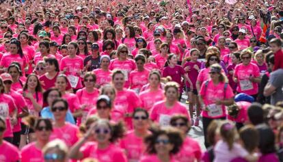 Miles de mujeres participaron este domingo en la carrera de la Mujer contra el cáncer de mama.
