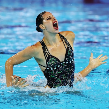 SINGAPORE (Singapore), 25/07/2025.- Dennis Gonzalez Boneu and Iris Tio Casas of Spain compete during the Mixed Duet Free finals of artistic swimming at the World Aquatics Championships Singapore 2025 in Singapore, 25 July 2025. (España, Singapur) EFE/EPA/FAZRY ISMAIL
