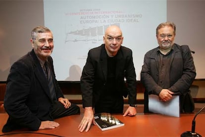 Juan Miguel Hernández León, Jean Nouvel y José Antonio Acebillo, de izquierda a derecha.