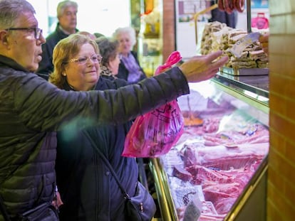 A couple shops in a market in Seville.