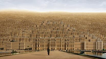 Hiperversalles logra una atmósfera onírica ensamblando fotos del palacio real de las afueras de París. 
