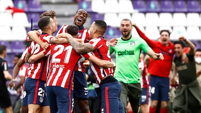 Celebración de los jugadores del Atlético de Madrid tras el partido frente al Valladolid.