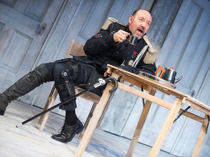 Kevin Spacey, en el montaje de Sam Mendes de <i>Ricardo III,</i> de William Shakespeare.