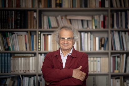 Amin Maalouf en su casa de Port-Joinville el 1 de octubre de 2021.