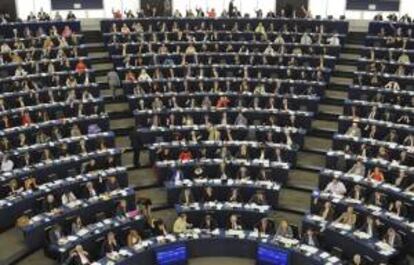 Miembros de la Eurocámara durante una sesión de votación en el Parlamento Europeo en Estrasburgo, Francia. EFE/Archivo