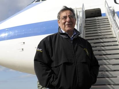 El secretario de Defensa, Leon Panetta en la base a&eacute;rea de Incirlik en Turqu&iacute;a.