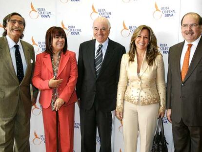 De izquierda a derecha, De la Quadra Salcedo, Cristina Narbona, Francisco González, Trinidad Jiménez y Humberto López.