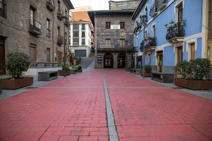 Calle de Soraluze (Gipuzkoa) donde se rodó el asesinato del Txato en 'Patria'.