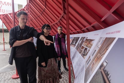 Gary Legget, Elizabeth Añaños y María Arquero en el Lugar de la Memoria.




Fotógrafo: Sebastián Castaneda

