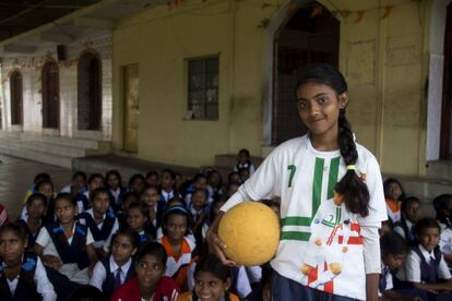 Bhumika Nandlal Deshmukh, de 14 años, es otra de las jóvenes futbolistas indias.
