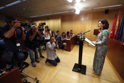 Díaz Ayuso, en una rueda de prensa en la Asamblea de Madrid.