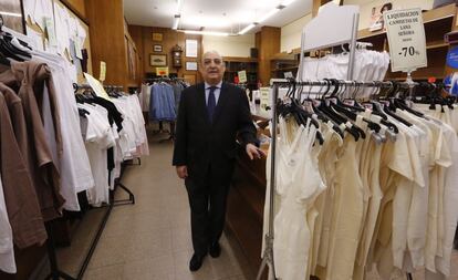 Carlos S&aacute;nchez, propietario de La Camerana, establecimiento centenario que cierra sus puertas.