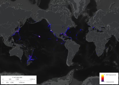 El mapa muestra la concentración de las expediciones al fondo del mar. Cuanto más color, más inmersiones. Pero casi todo el océano permanece oscuro.