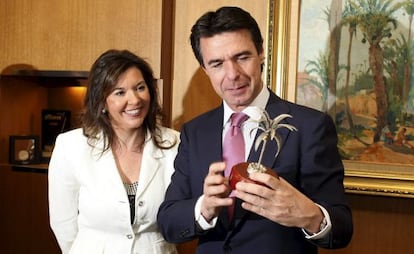 Mercedes Alonso y Jos&eacute; Manuel Soria, en el Ayuntamiento de Elche.