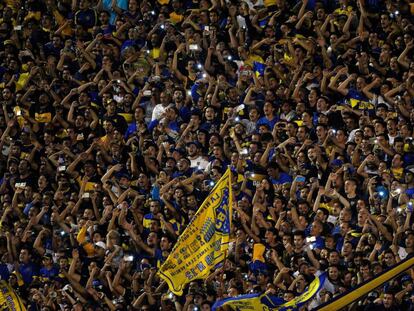 La hinchada de Boca celebra la vuelta al triunfo de su equipo.