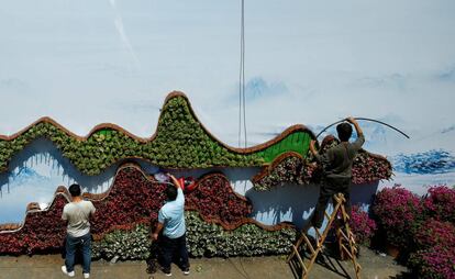 Instalación de un mural en el 'Belt and Road Forum' de Pekín el pasado mes de mayo.