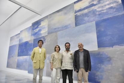De izquierda a derecha, Manuel Laffón, Marita Fernández-Trueba, Diego Laffón y Juan Antonio Álvarez Reyes, comisario de la muestra.
