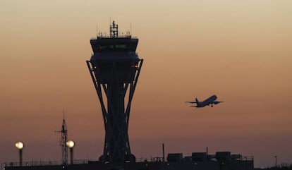 Una torre de control del aeropuerto de El Prat.