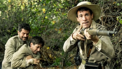 Una imagen de 'Tiempo de valientes', capítulo de 'El Ministerio del Tiempo' en el que Aldea del Fresno (Madrid) se convierte en la selva filipina.