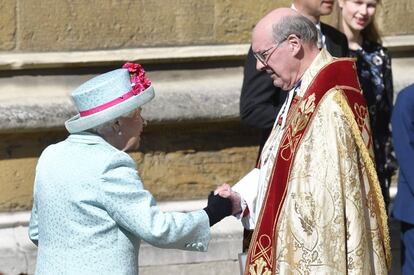 La reina llegó sola al servicio religioso sin la compañía de su esposo Felipe de Edimburgo.