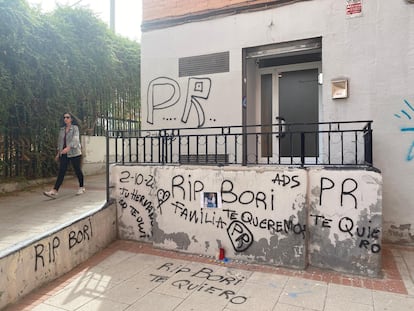 El altar improvisado a Bori, una de las víctimas mortales del primer fin de semana de octubre, asesinado a tiros en Alcorcón.