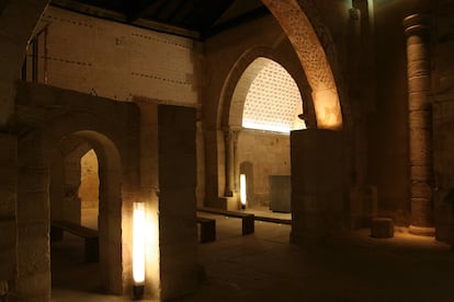 Iglesia de Cezura restaurada en el Plan Románico Norte, contó con audioguía (no funciona) y con una iluminación específica. La iglesia suele estar cerrada y no tiene custodio que la enseñe. Imagen cedida por la Fundación Santa María la Real.