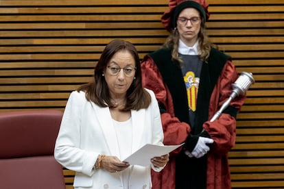 La presidenta de Les Corts valencianas, Llanos Massó, de Vox, en el momento de su elección.