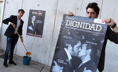 Los actores Daniel Muriel e Ignasi Vidal durante la presentacion de la obra Dignidad, dirigida por Juan Jose Afonso en los Teatros del Canal.
