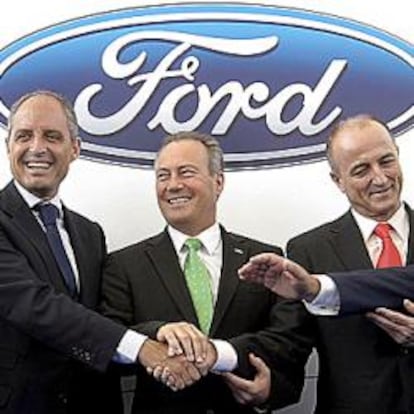 Presidente de la Comunidad Valenciana, Francisco Camps, presidente de Ford Europa, Stephen Odell, ministro de Industria, Miguel Sebastián, presidente de Ford España, José Manuel Machado.