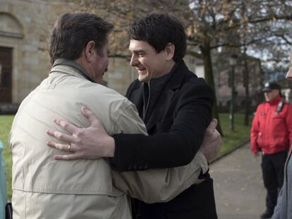 El congresista dem&oacute;crata estadounidense John Garamendi visita junto a su mujer la Casa de Juntas de Gernika (Bizkaia), donde han sido recibidos por la presidenta de esta instituci&oacute;n, Ana Otadui, y el diputado General de Bizkaia, Unai Rementeria.