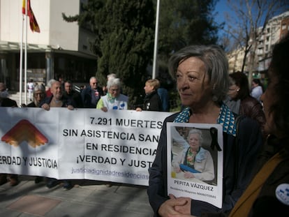 Concentración frente a los juzgados de Madrid con motivo del juicio por los protocolos covid en las residencias de ancianos.