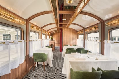 El restaurante se esconde en un antiguo vagón de 1927, muy al estilo art déco del Orient Express o la factura del cineasta Wes Anderson.