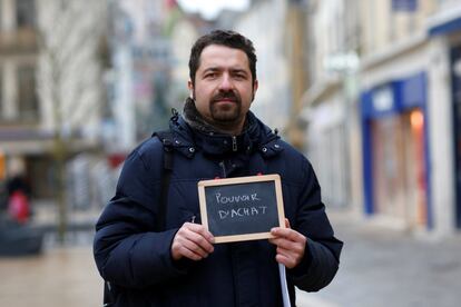 Bruno Grausem, 44, a sales representative, holds a blackboard with the phrase "pouvoir d'achat" (purchasing power), the most important election issue for him, as he poses for Reuters in Chartres, France February 1, 2017. He said: "I would love for people to be able to buy something from me without having to ask me a thousand questions." REUTERS/Stephane Mahe SEARCH "ELECTION CHARTRES" FOR THIS STORY. SEARCH "THE WIDER IMAGE" FOR ALL STORIES