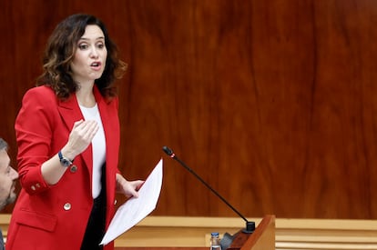 La presidenta de la comunidad de Madrid, Isabel Díaz Ayuso, interviene en el pleno de la Asamblea de Madrid este jueves.