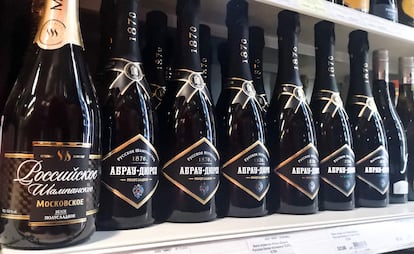 Botellas de 'champánskoe', el popular "champán ruso".