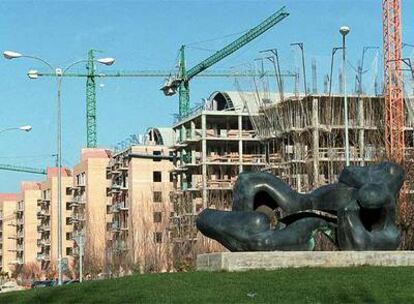 Avenida Alcalde Joaquín Vilumbrales en Alcorcón.