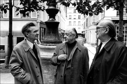 Ciora, Ionesco y Eliade (de izquierda a derecha), en la plaza Furstenberg de Pars, en 1977.