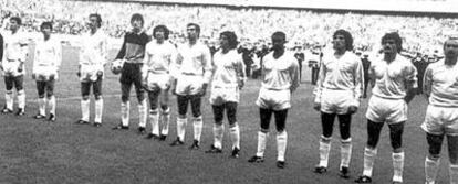 El Madrid, en la final. De izquierda a derecha, Santillana, Juanito, Del Bosque, Agustín, Camacho, García Cortés, Ángel, Cunningham, Sabido, García Navajas y Stielike.