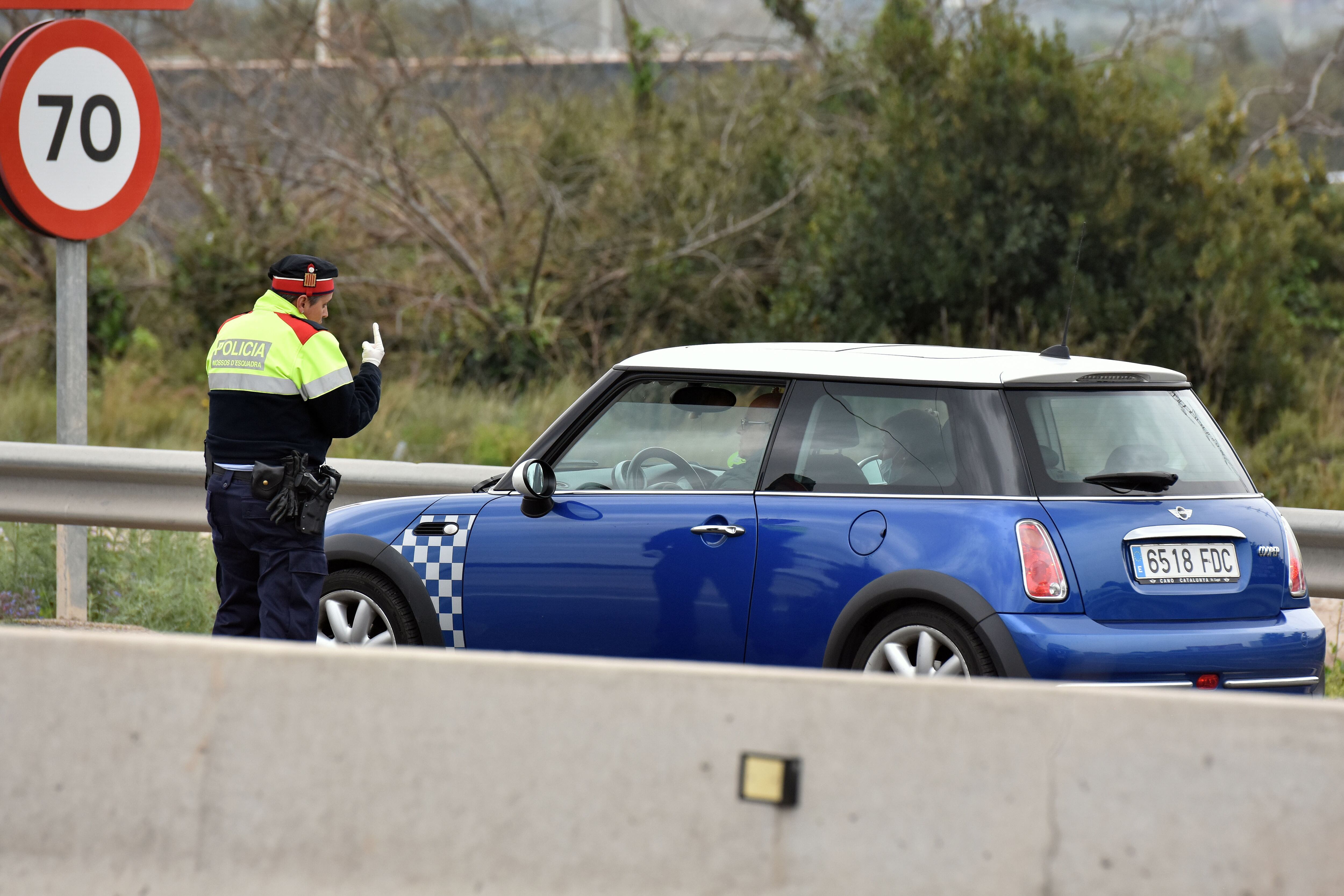 El Colegio de Abogados de Tarragona pide aclarar la actuación del policía que mató a tiros a un perro en la A-7