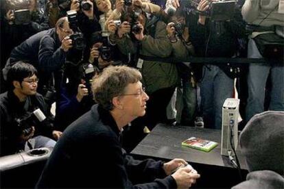 Bill Gates juega con la Xbox 360