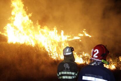 Incendio forestal en Fornelos  (Pontevedra), en agosto de 2010, que se cobró la vida de dos brigadistas y arrasó 100 hectáreas.
orral
