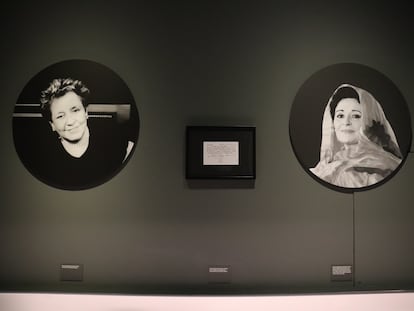 Sala de la exposición 'Aquella Eterna Admiración' por el centenario del nacimiento de Victoria de los Ángeles y Alicia de Larrocha en el Palau Robert. Imagen cedida por la exposición.