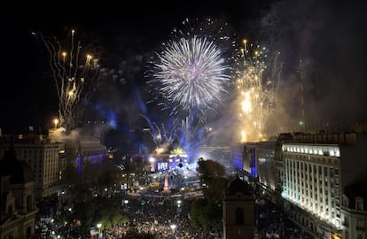 Cristina Fernández de Kirchner celebra el 205 aniversario de la Revolución de Mayo y doce años de la llegada del kirchnerismo al poder con un acto multitudinario en Buenos Aires.