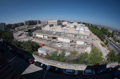 Obras en la parcela de la antigua fábrica clesa, en el barrio de Fuencarral, Madrid.