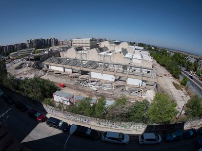 Obras en la parcela de la antigua fábrica clesa, en el barrio de Fuencarral, Madrid.